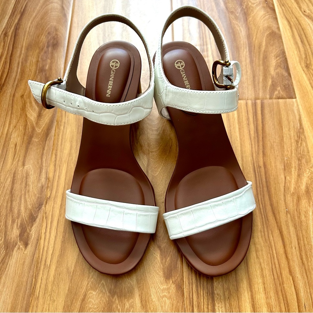 Giani Bernini White Crocodile Sandals for Women